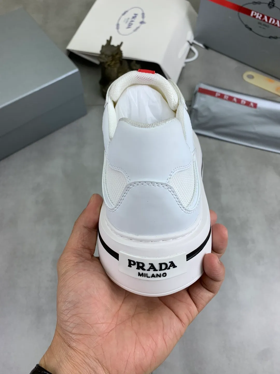 Men's shoes 💰P580💰 [New model] popular models are on the official website, 🆘 Trendy brand (Prada) mainly promotes popular models, avant-garde and versatile fashionable men's shoes private version mold opening, cowhide surface splicing 1:1 replica... fashionable and simple, original imported cowhide lining cowhide feet; the atmosphere and personality are more fashionable, eye-catching and pursuing class. It will subvert the old idea and be a must-have for fashion trendsetters with you! Must keep it for yourself! Tall and comfortable, large and low, high-end quality workmanship. Size: 38-45 3⃣️colors available.